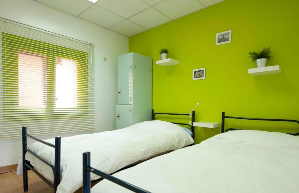 Cats Chill Out Hostel Madrid Bagian luar foto
