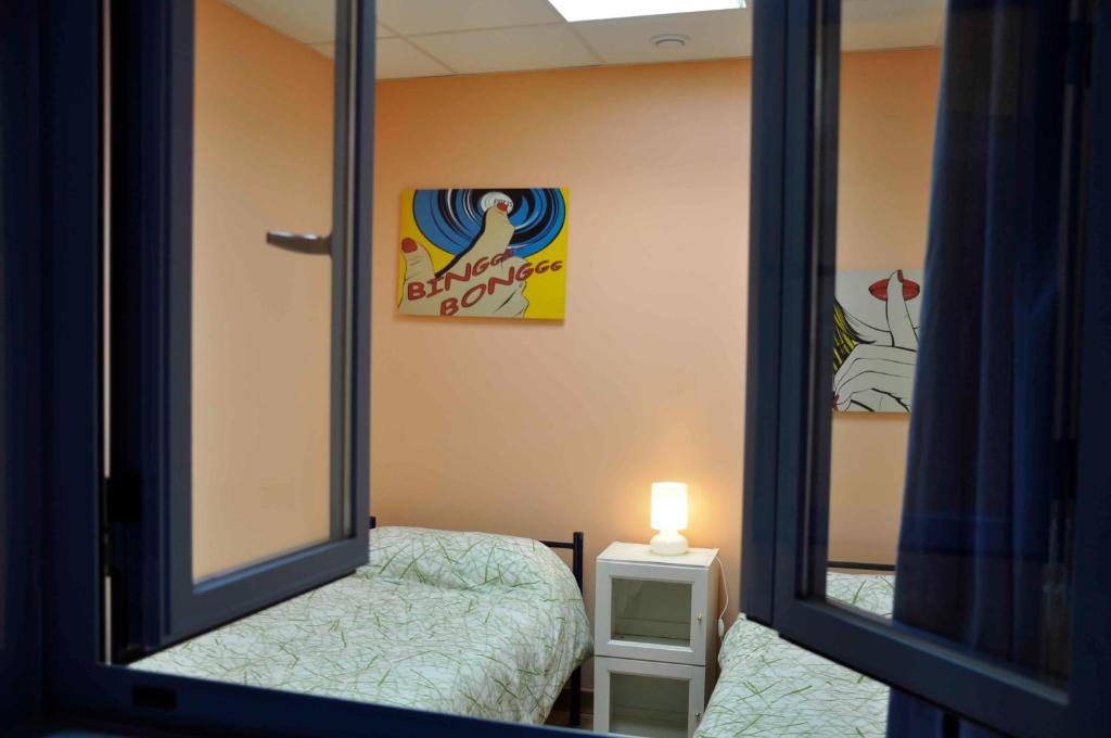Cats Chill Out Hostel Madrid Bagian luar foto