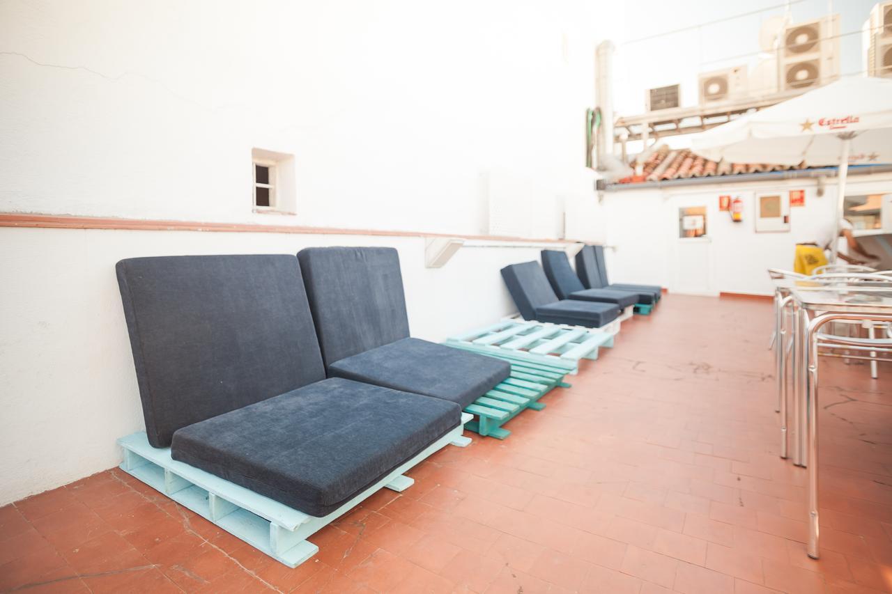 Cats Chill Out Hostel Madrid Bagian luar foto
