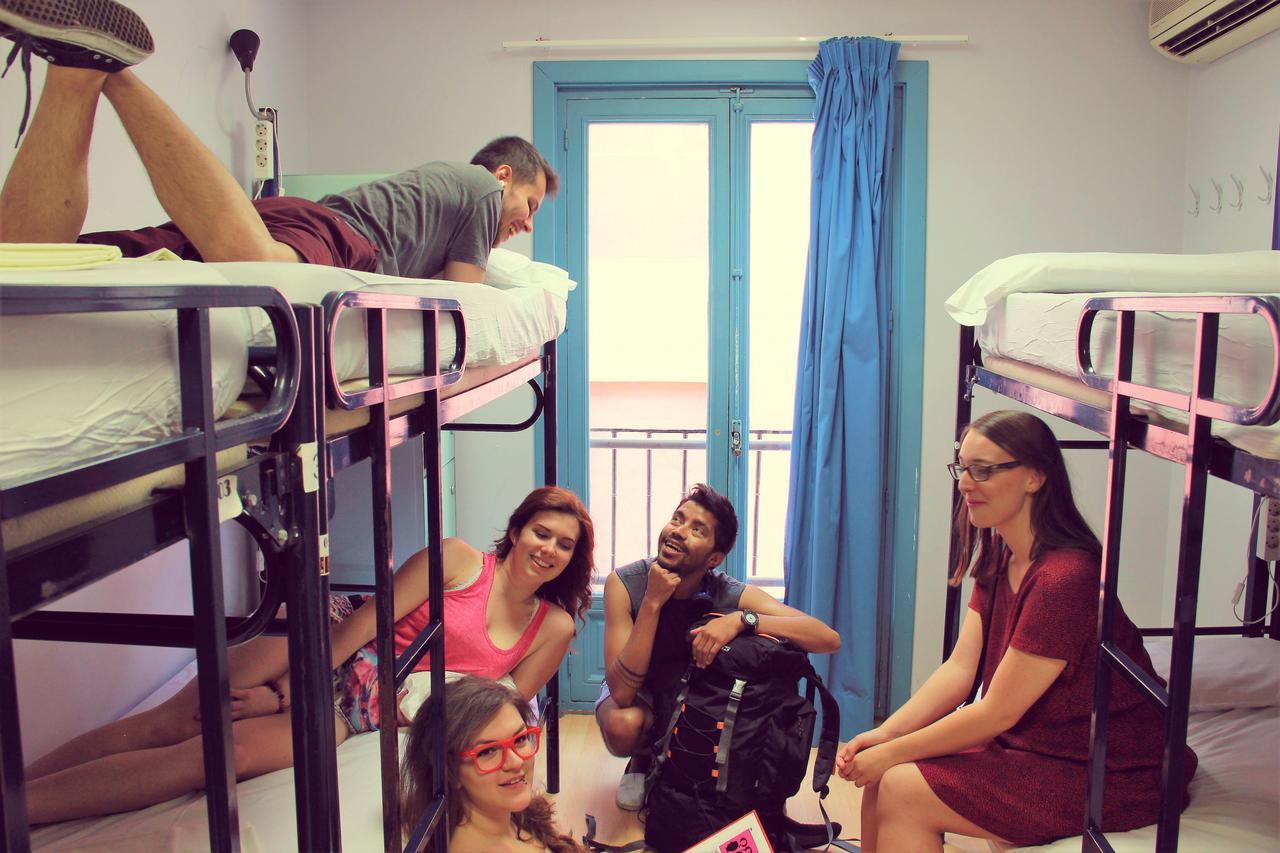 Cats Chill Out Hostel Madrid Bagian luar foto
