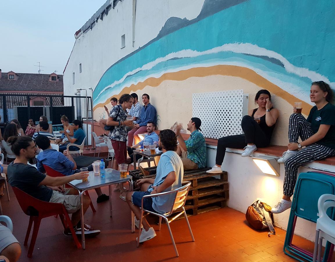 Cats Chill Out Hostel Madrid Bagian luar foto