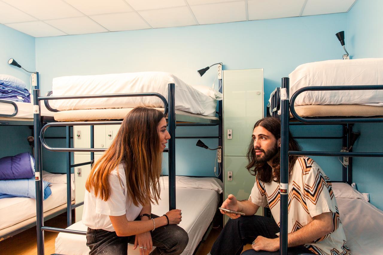 Cats Chill Out Hostel Madrid Bagian luar foto