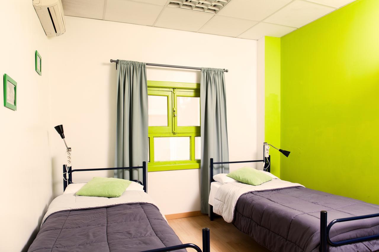 Cats Chill Out Hostel Madrid Bagian luar foto