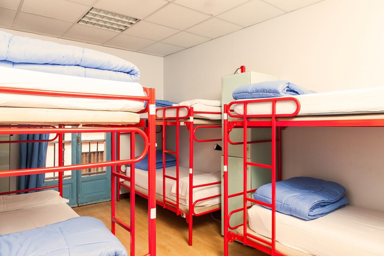 Cats Chill Out Hostel Madrid Bagian luar foto
