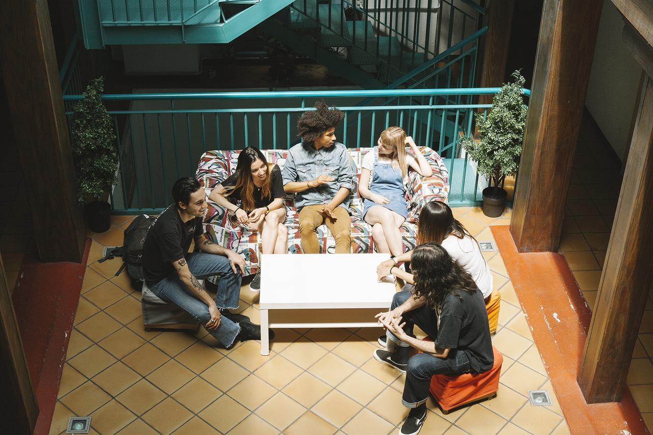 Cats Chill Out Hostel Madrid Bagian luar foto