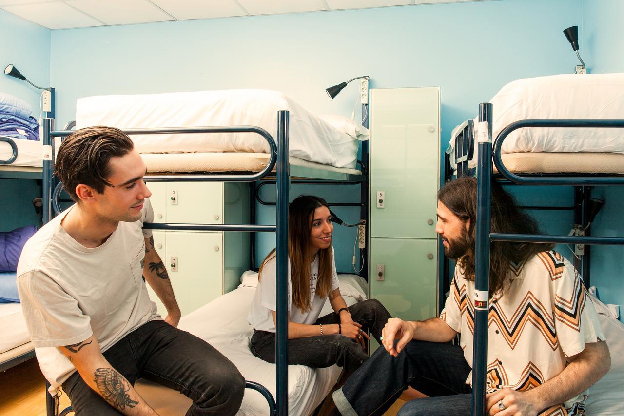 Cats Chill Out Hostel Madrid Bagian luar foto