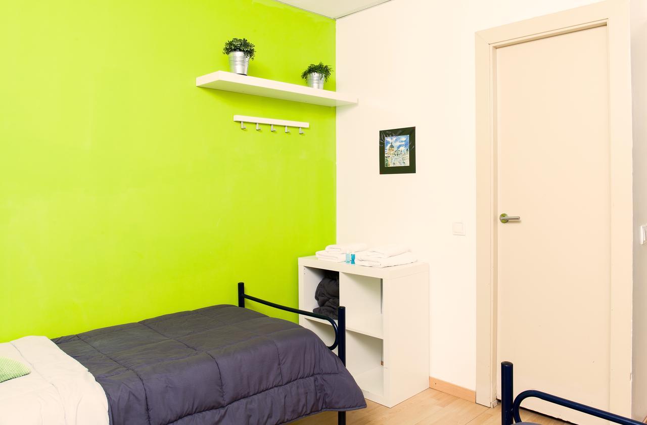 Cats Chill Out Hostel Madrid Bagian luar foto
