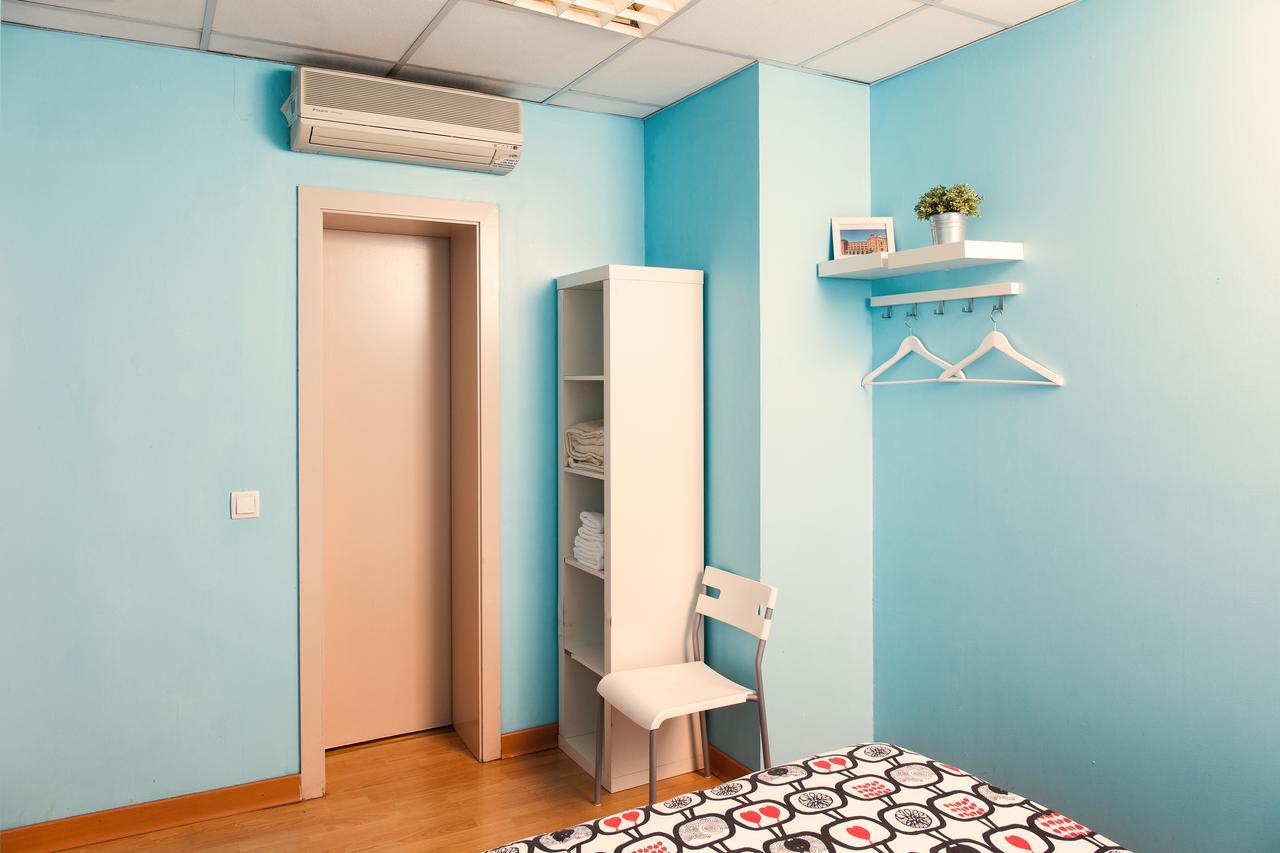 Cats Chill Out Hostel Madrid Bagian luar foto