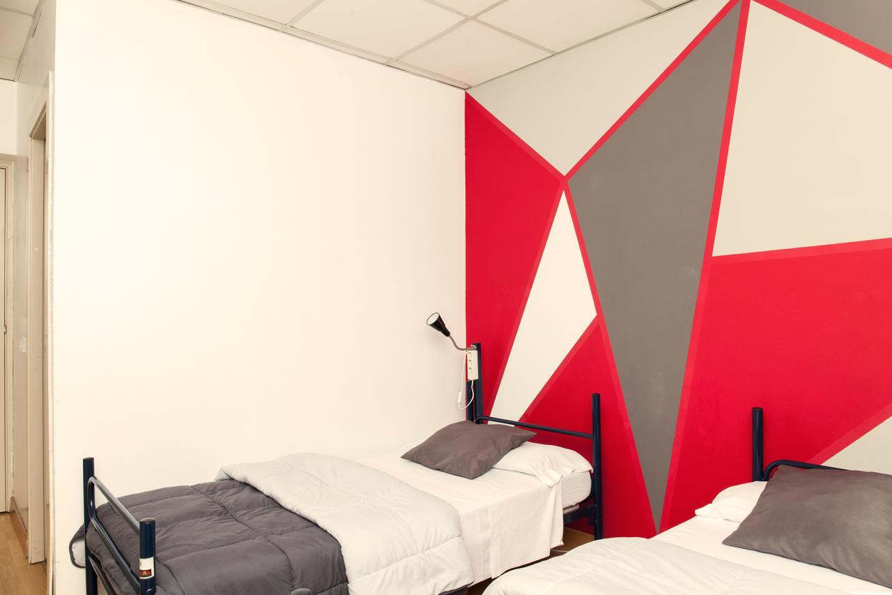 Cats Chill Out Hostel Madrid Bagian luar foto