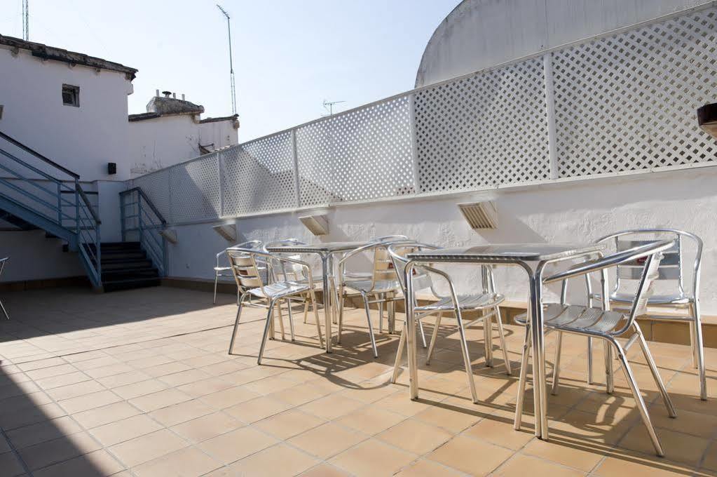 Cats Chill Out Hostel Madrid Bagian luar foto