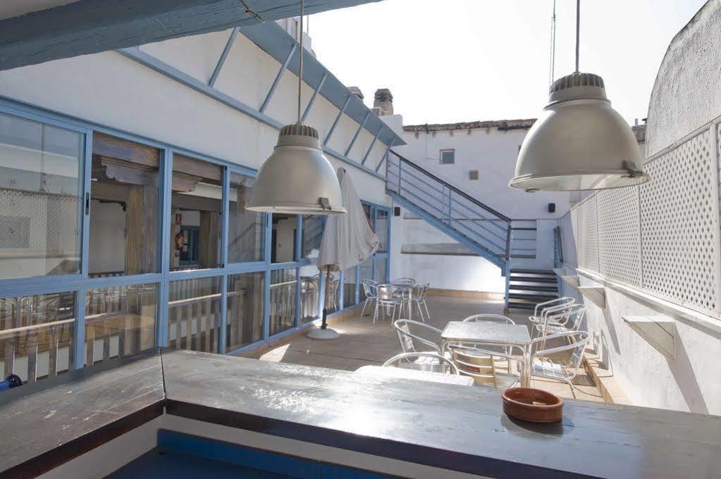 Cats Chill Out Hostel Madrid Bagian luar foto