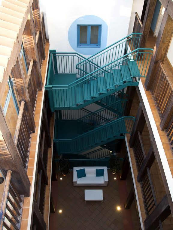 Cats Chill Out Hostel Madrid Bagian luar foto